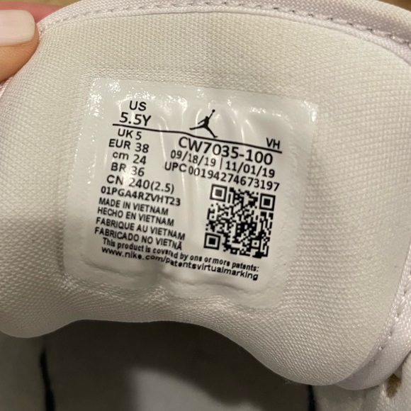Authentic Nike Jordan Sneakers | Size 5.5 (fits 7) | White with colors - Picture 8 of 10